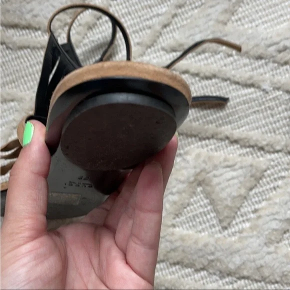 GUCCI Becky Suede Fringe Thong Sandals in Tan Color